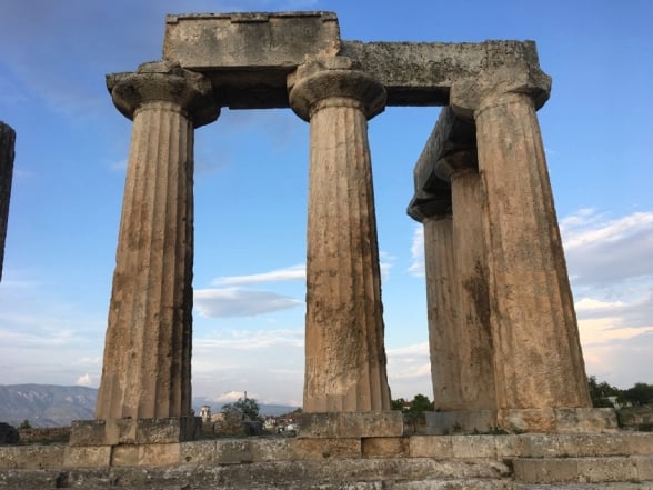 Templo de Apolo em Corinto / detalhe das colunas