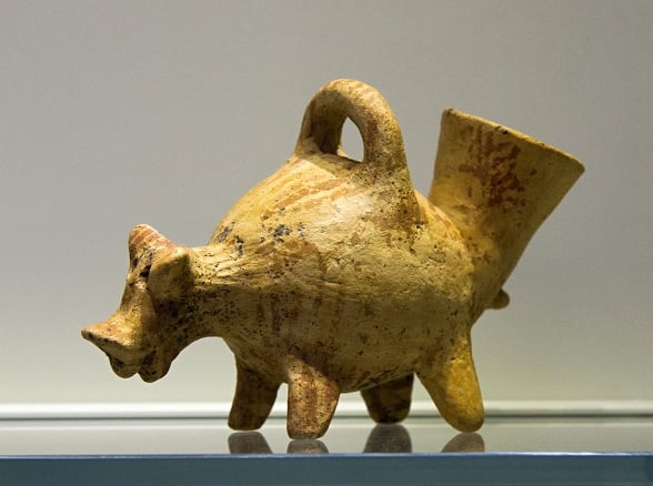 Vaso minoico em forma de animal