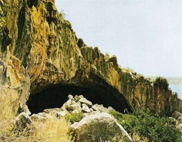 Caverna Franchthi